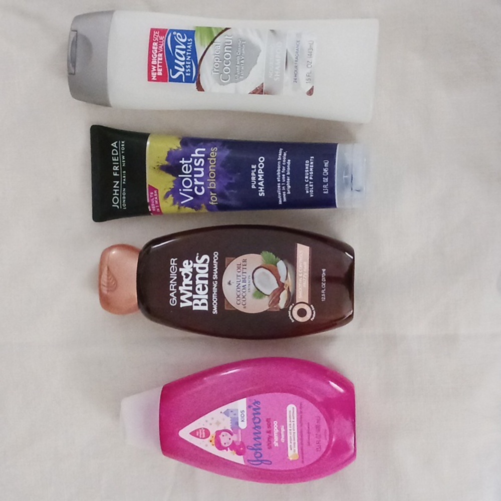 Lot of Family shampoos Johnson, Frieda, Suave, Whole Blends